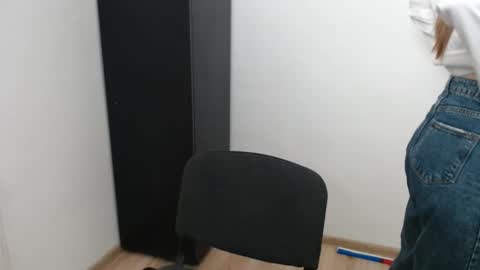 a_ariella_ online show from 09/22/25, 12:40