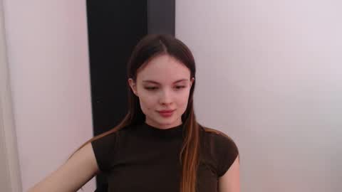 a_ariella_ online show from 09/28/25, 12:21
