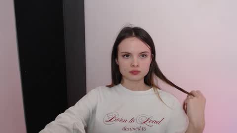 a_ariella_ online show from 10/08/25, 02:36