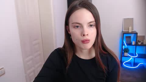 a_ariella_ online show from 12/18/25, 08:48
