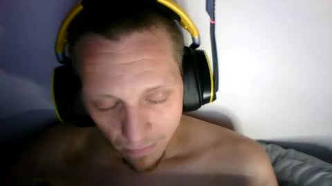 Snapshot of a_bored_dragon chatting on 11/05/25, 01:49 A Bored Dragon online show from 11/05/25, 01:49