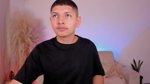 a_lejandro_0_8 online show from 04/04/26, 10:57