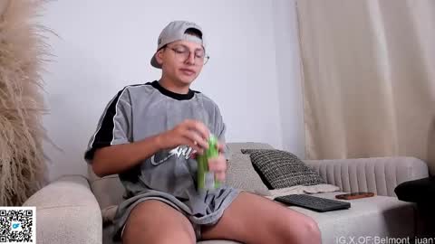 a_lejandro_0_8 online show from 04/21/26, 08:42