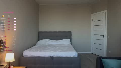 Mila and Jess online show from 10/08/25, 12:14