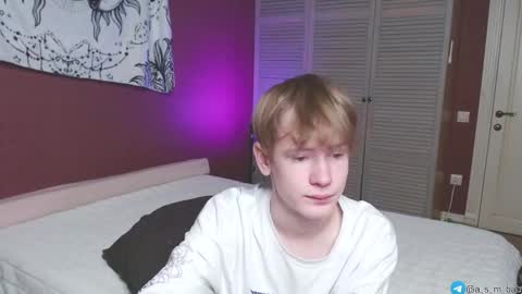 Kris Michael online show from 09/15/25, 04:29