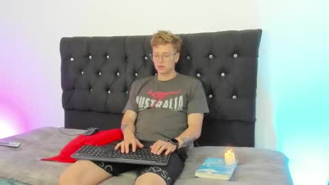 Snapshot of a_sexy_couple__ chatting on 10/02/25, 07:43 A Sexy Couple online show from 10/02/25, 07:43