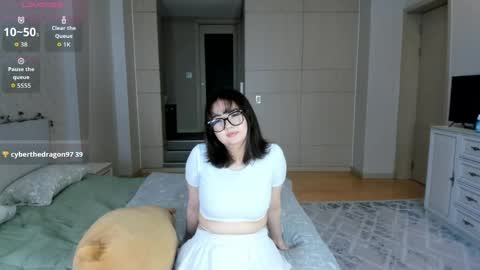 Snapshot of aaariel chatting on 04/11/26, 08:51 Ari online show from 04/11/26, 08:51