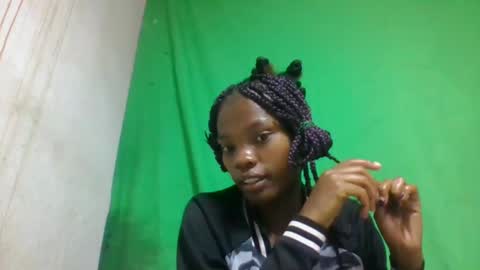 aadienne online show from 05/12/26, 09:56