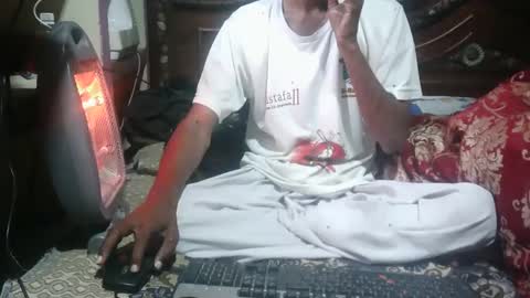 Snapshot of aakhan804 chatting on 02/19/25, 07:05 aakhan804 online show from 02/19/25, 07:05