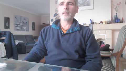 Snapshot of aalex1717 chatting on 12/25/24, 03:49 Aalex1717 online show from 12/25/24, 03:49