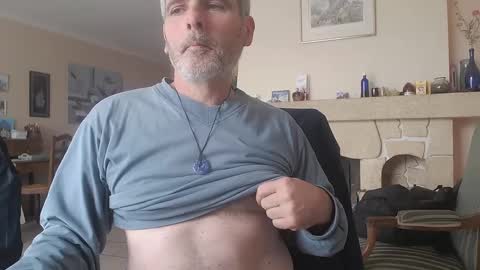 Snapshot of aalex1717 chatting on 12/29/24, 12:23 Aalex1717 online show from 12/29/24, 12:23