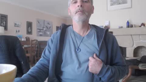 Snapshot of aalex1717 chatting on 01/01/25, 09:17 Aalex1717 online show from 01/01/25, 09:17