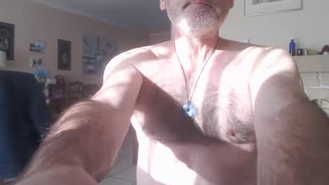 Snapshot of aalex1717 chatting on 01/01/25, 01:27 Aalex1717 online show from 01/01/25, 01:27