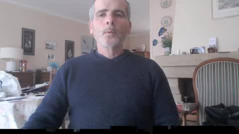 Snapshot of aalex1717 chatting on 01/10/25, 10:28 Aalex1717 online show from 01/10/25, 10:28