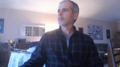 Snapshot of aalex1717 chatting on 01/12/25, 04:18 Aalex1717 online show from 01/12/25, 04:18