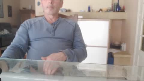 Snapshot of aalex1717 chatting on 03/05/25, 02:01 Aalex1717 online show from 03/05/25, 02:01