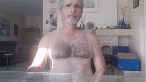 Snapshot of aalex1717 chatting on 10/14/25, 01:56 Aalex1717 online show from 10/14/25, 01:56