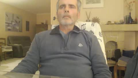 Snapshot of aalex1717 chatting on 12/18/25, 09:54 Aalex1717 online show from 12/18/25, 09:54