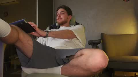 Snapshot of aalexxxxxx chatting on 10/31/25, 09:05 Alex online show from 10/31/25, 09:05