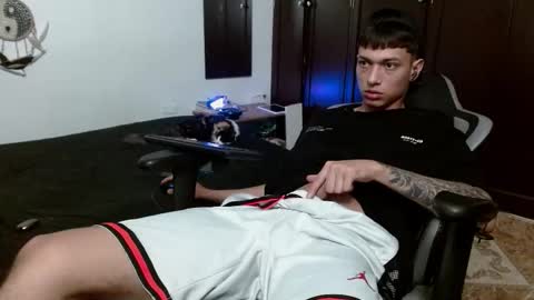 Snapshot of aarman_bannana chatting on 10/15/25, 11:05 aarman online show from 10/15/25, 11:05