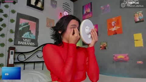 Snapshot of aaron_darkus chatting on 01/19/25, 02:28 Aaron online show from 01/19/25, 02:28