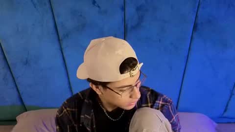 Aaron Ezequiel online show from 09/17/25, 10:44