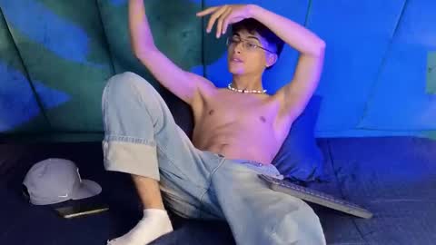 Aaron Ezequiel online show from 09/23/25, 09:40