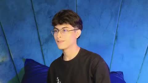 Aaron Ezequiel online show from 10/10/25, 08:19