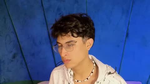 Aaron Ezequiel online show from 10/16/25, 09:49