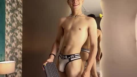 Aaron Ezequiel online show from 10/18/25, 10:10