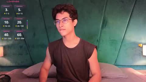 Snapshot of aaron_eze chatting on 02/06/26, 08:34 Aaron Ezequiel online show from 02/06/26, 08:34