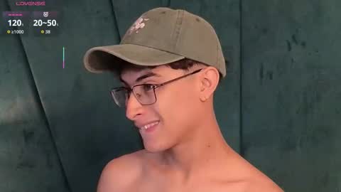 Snapshot of aaron_eze chatting on 02/13/26, 10:06 Aaron Ezequiel online show from 02/13/26, 10:06