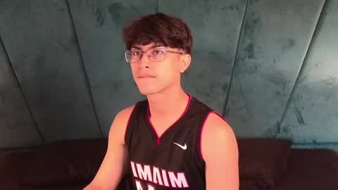 Snapshot of aaron_eze chatting on 04/11/26, 12:31 Aaron Ezequiel online show from 04/11/26, 12:31