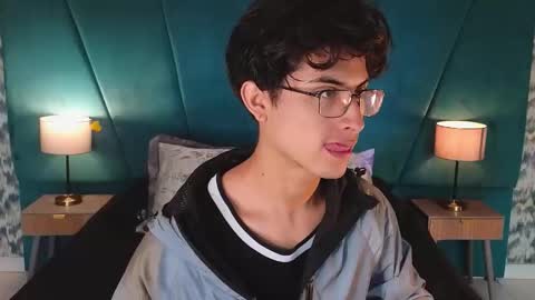 Aaron Ezequiel online show from 06/03/26, 01:03