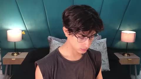 Snapshot of aaron_eze chatting on 06/04/26, 12:22 Aaron Ezequiel online show from 06/04/26, 12:22