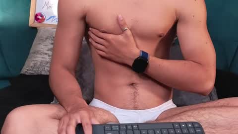 Snapshot of aaron_eze chatting on 06/13/26, 02:59 Aaron Ezequiel online show from 06/13/26, 02:59