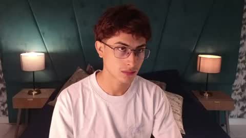 Snapshot of aaron_eze chatting on 06/25/26, 01:48 Aaron Ezequiel online show from 06/25/26, 01:48