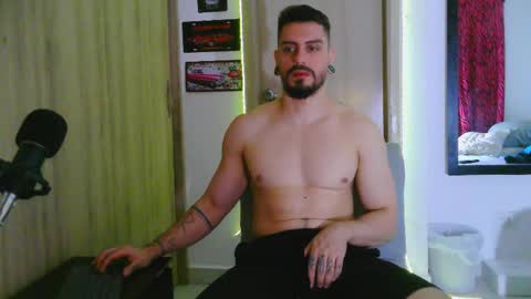 Aaron kwok online show from 01/18/26, 03:54