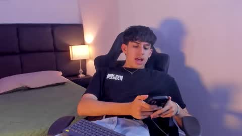 Aron online show from 09/17/25, 06:31