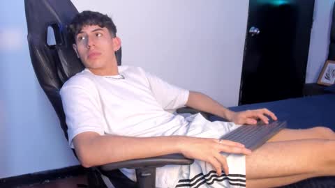 Aron online show from 10/21/25, 06:52