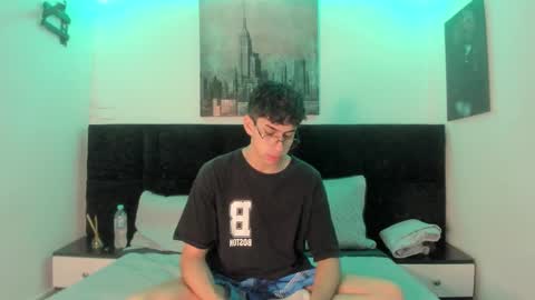 Aron online show from 12/01/25, 02:22