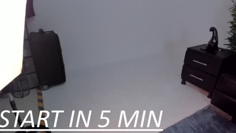 Snapshot of aaron_whitee chatting on 12/31/24, 11:20 Aaron online show from 12/31/24, 11:20