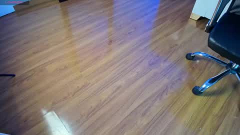 Snapshot of aaron_whitee chatting on 01/08/25, 08:39 Aaron online show from 01/08/25, 08:39