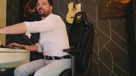 Aaron online show from 02/10/25, 03:57