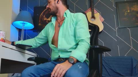 Aaron online show from 09/17/25, 06:37