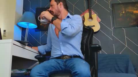 Aaron online show from 09/25/25, 05:44