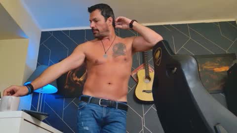 Aaron online show from 10/07/25, 04:20