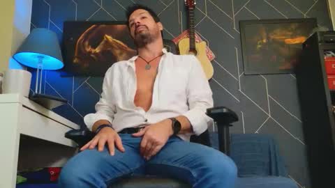 Aaron online show from 10/09/25, 05:22