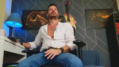 Aaron online show from 10/12/25, 03:05