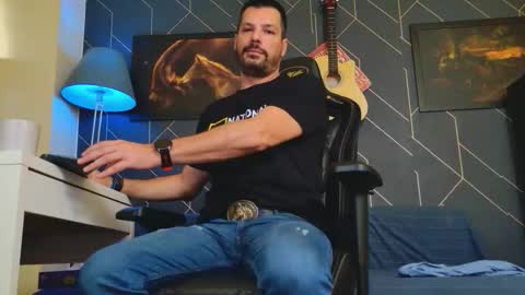 Aaron online show from 10/18/25, 08:04